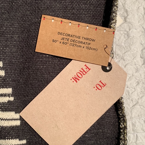 Luxurious Holiday throw. - Picture 2 of 4